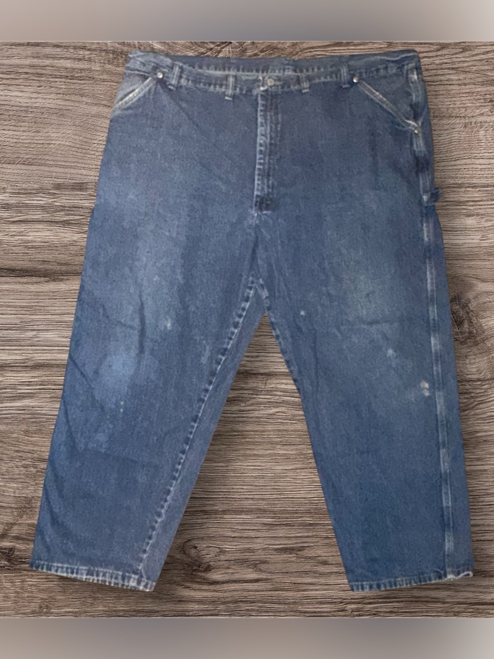 Wrangler relaxed fit carpenter jeans.
Lots of work days left in these jeans.